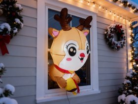 Chomik - Aufblasbarer LED-Weihnachtselch für das Fenster - SUN8723