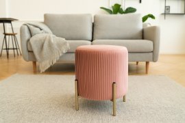 <p>Hocker mit Beinen – rosa – PHO4224</p>