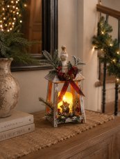 Weihnachtliche weiße Holzlaterne mit LED-Kerze, 15 x 11 x 36 cm *3363