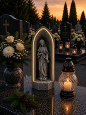 Marienfigur in einer Kapelle mit LED-Beleuchtung – DED9976