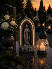 Marienfigur in einer Kapelle mit LED-Beleuchtung - DED9983